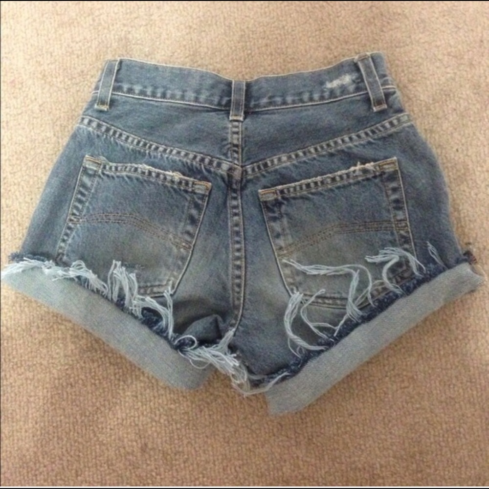 Distressed shorts - Picture 2 of 3
